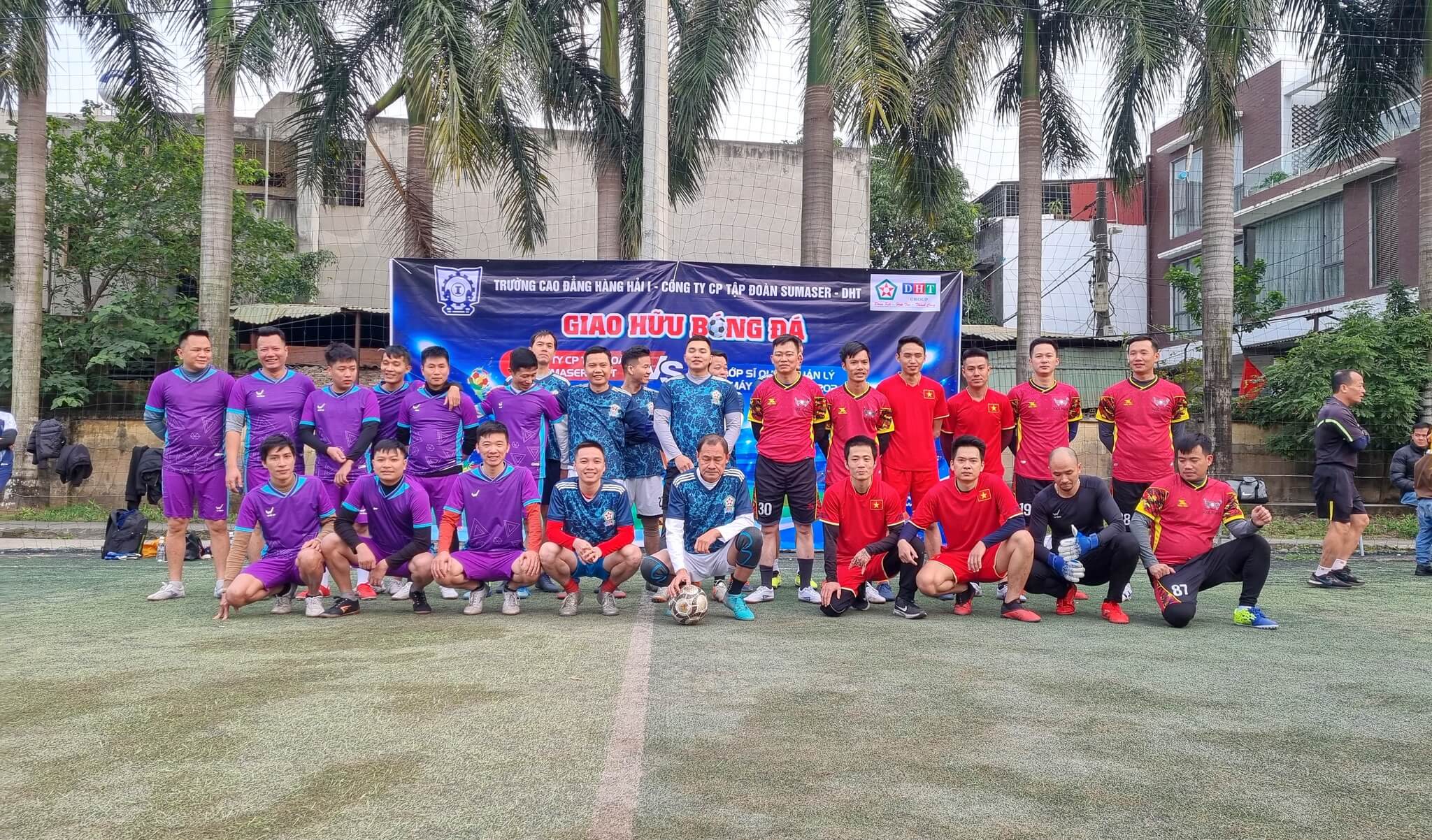 Giao lưu bóng đá với các lớp sỹ quan quản lý tại Trường Cao Đẳng Hàng Hải I